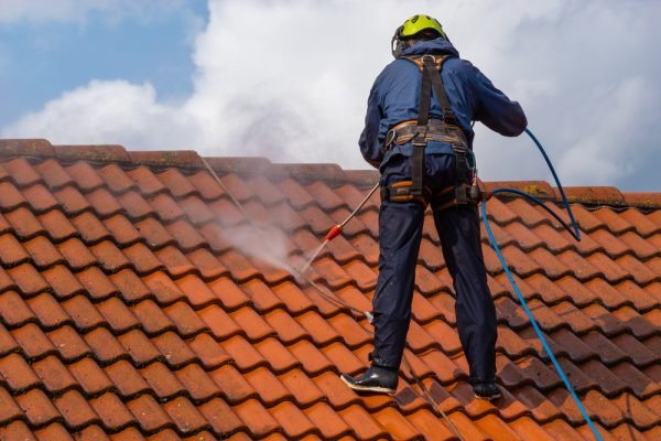 Worker,Washing,The,Roof,With,Pressurized,Water